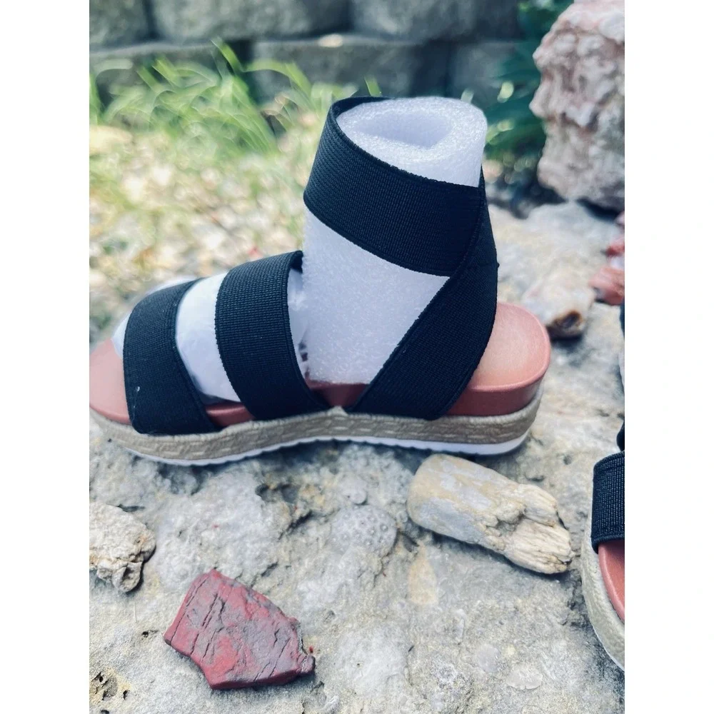 Hot Cakes Girls Stretchy Sandals ORDER A SIZE LARGER  Toddler Size 6